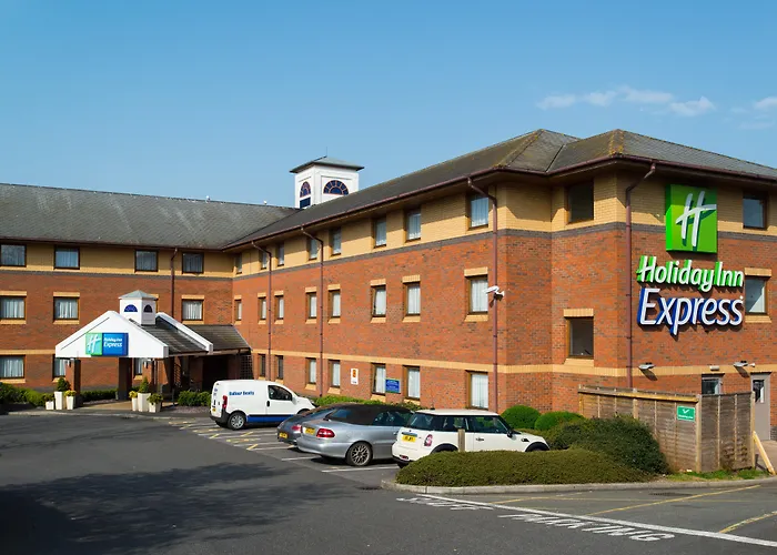 Hotels Near Exeter with Pool: Enjoy a Refreshing Stay in Exeter