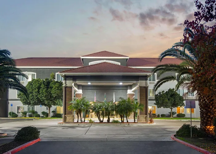 Discover Your Perfect Stay at Hotels Near Visalia Convention Center