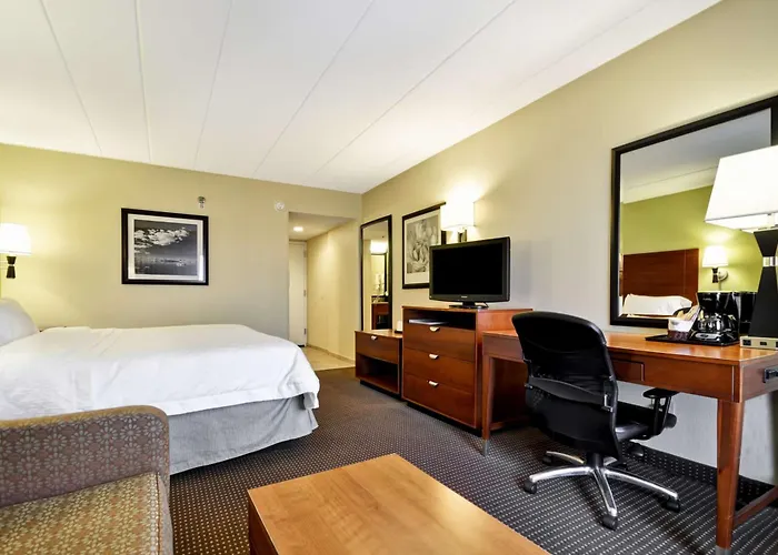 Best Hotels Near Six Flags Gurnee