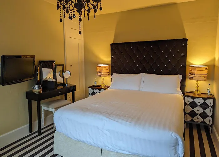 Top dog friendly hotels in Looe, Cornwall